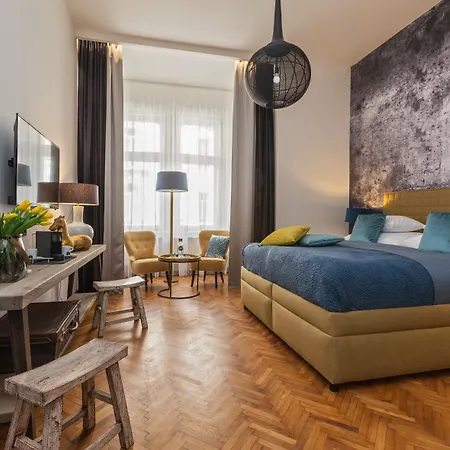 Antik Hotel 4*